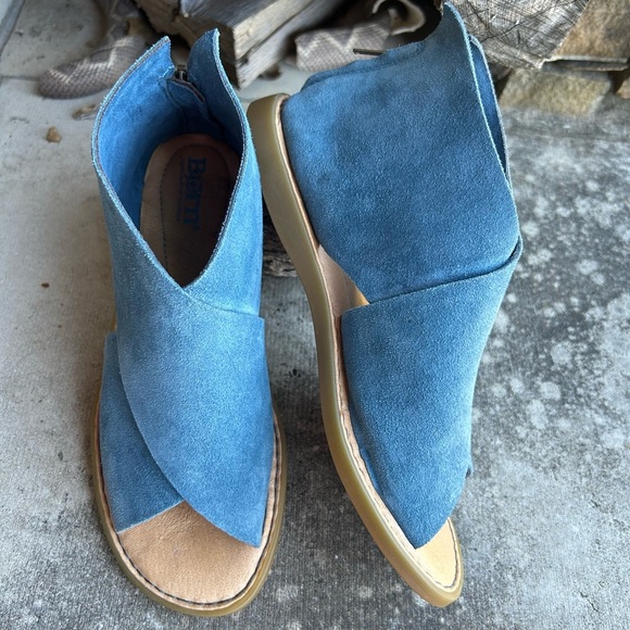 Born women’s IWA leather suede blue Sandals with open toe Sz-6M. Q - Picture 2 of 12